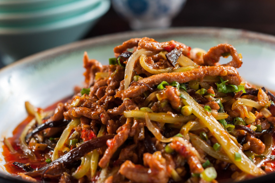 Chińczycy, jeśli mogą sobie na to pozwolić, jedzą zazwyczaj trzy posiłki dziennie i dbają o to, aby były one przygotowane ze świeżych produktów, fot. Shutterstock