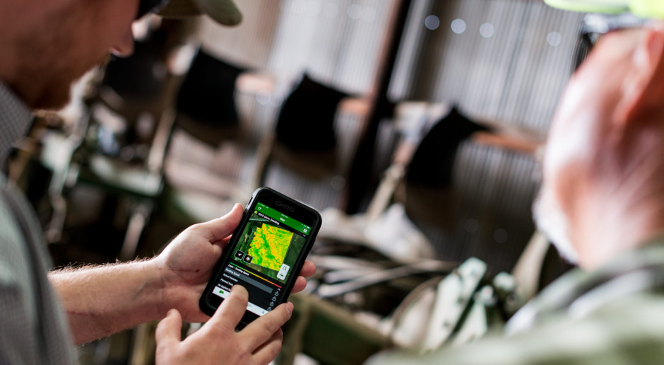John Deere Operation Center działa także na urządzeniach mobilnych, fot. JD John Deere Operation Center - mobilne centrum dowodzenia