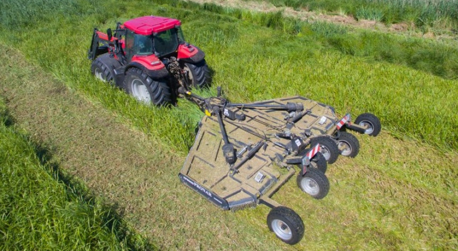 Kosiarka rozdrabniająca KPR500 charakteryzuje się szerokością roboczą wynoszącą 5 m. fot. mat. prasowe Nowa kosiarka rozdrabniająca KPR500 w ofercie Pronaru