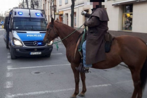 Jeździec dostał dwa mandaty - pijany pojechał konno do miasta