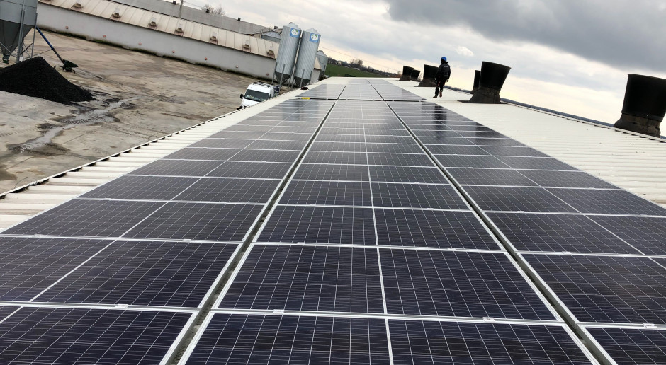 Im większa moc instancji fotowoltaicznej i zużycie energii elektrycznej w gospodarstwie rolnym, tym szybciej zwraca się inwestycja w fotowoltaikę. Foto. OZE Projekt Fotowoltaika Jak cena prądu wpływa na czas zwrotu zakupu instalacji fotowoltaicznej?