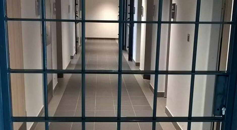 Obaj włamywacze trafili do policyjnej celi, Foto: Policja Włamywaczy wypatrzył sąsiad, policjanci ujęli ich na gorącym uczynku