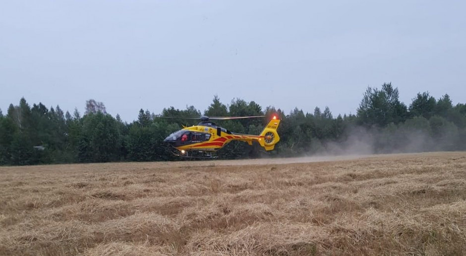 Helikopter ratowniczy zabrał ranną dziewczynkę do szpitala, Foto ilustracyjne: Straż Pożarna Na dziecko spadł konar drzewa