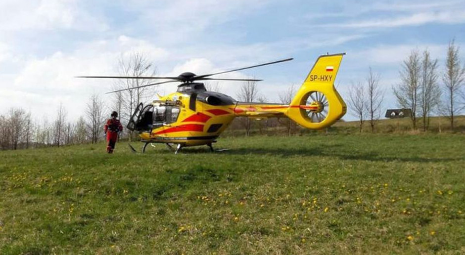 Poszkodowanego zabrał do szpitala smigłowiec LPR, Foto Ilustracyjne: PSP Nowy Sącz Wypadek przy kopaniu studni, rolnik przywalony ziemią