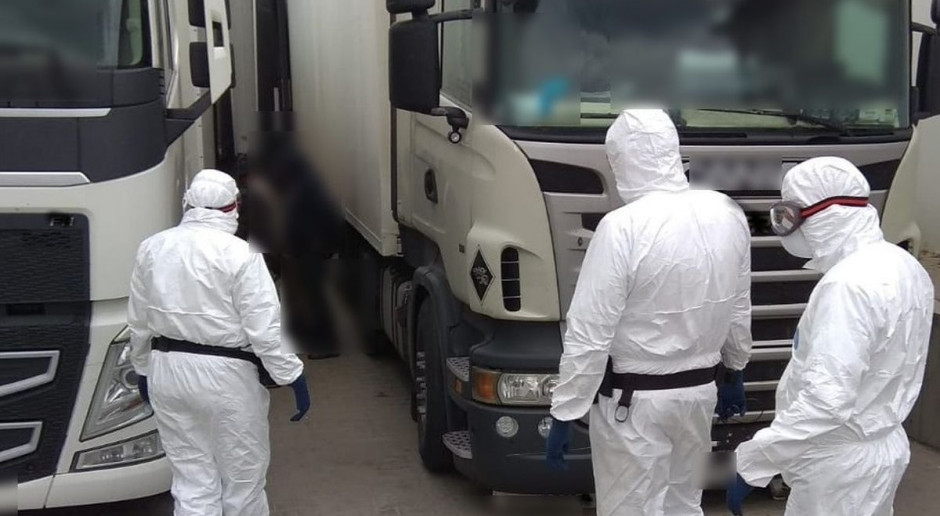 Imigrantów znaleziono w naczepie tira z ziemniakami, Fot. Straż Graniczna Nielegalni imigranci w transporcie ziemniaków