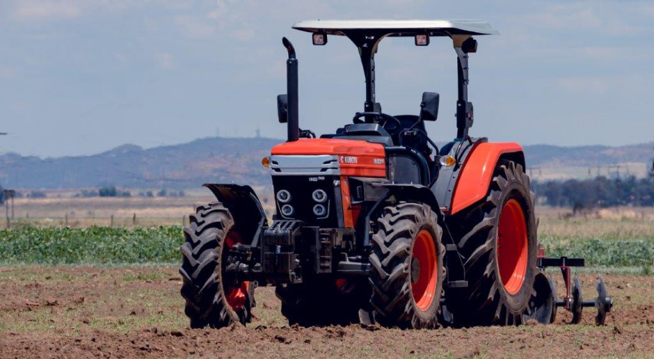 E-Kubota EK Pro, czyli Farmtac Heritage w pomarańczowych barwach na razie tylko w RPA. Istnieje jednak duże prawdopodobieństwo, że trafi też na inne rynki, fot. mat. prasowe Kubota kupuje akcje Farmtrac’a