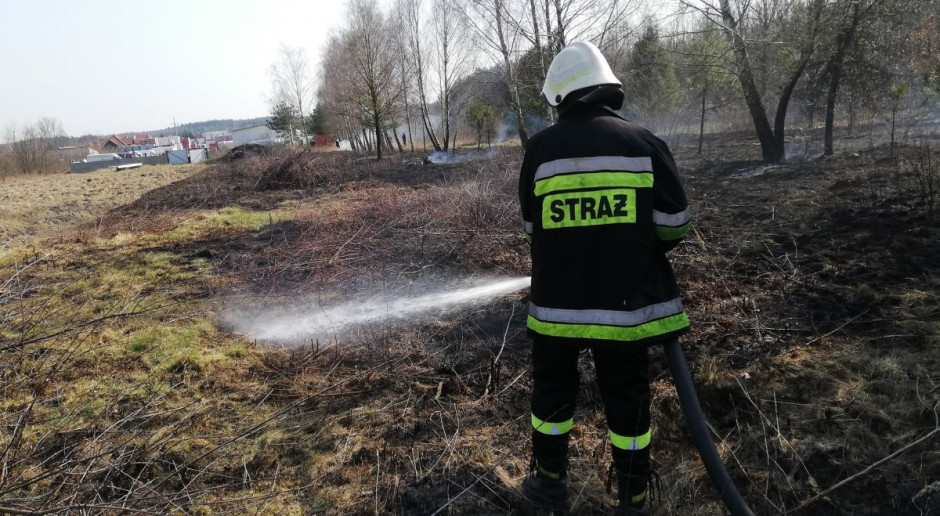 Nie ma dnia, by strażacy nie gasili pożaru trwa lub lasu w gminie Odrzywół, Fot: OSP Wysokin Żołnierze Wojsk Obrony Terytorialnej patrolują lasy nocą