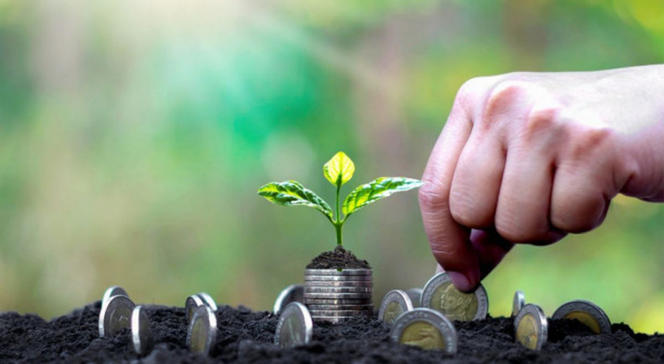 fot. Shutterstock Rolnik cały czas się kredytuje i cały czas te kredyty spłaca