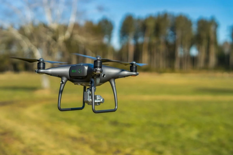 Leśnik za pomocą drona sprawdzał szkody na polach, Fot. pixabay