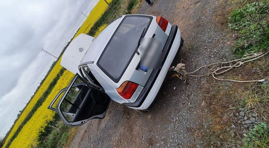 Złodziejowi nie udało się odjechać z miejsca przestepstwa, Foto: Policja Kradł rolnikowi ogrodzenie - złapany na gorącym uczynku
