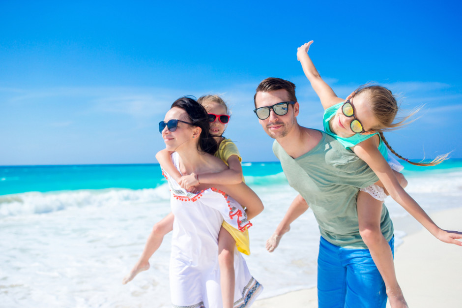 Biura podróży oferują niedoszłym turystom m.in. przesunięcie terminu wyjazdu lub zwrot gotówki, fot. Shutterstock