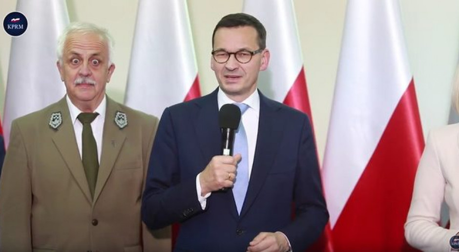 Czy przyczyna odwołania było zachowanie dyrektora na konferencji premiera? Foto źródło: KPRM Odwołano dyrektora Biebrzańskiego Parku Narodowego