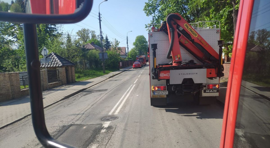 Strażakom udało się zażegnać poważne zagrożenie eksplozją i pożarem, Fot. OSP Suchedniów Nadleśnictwo w Suchedniowie ewakuowane po wybuch gazu. Ranny mężczyzna
