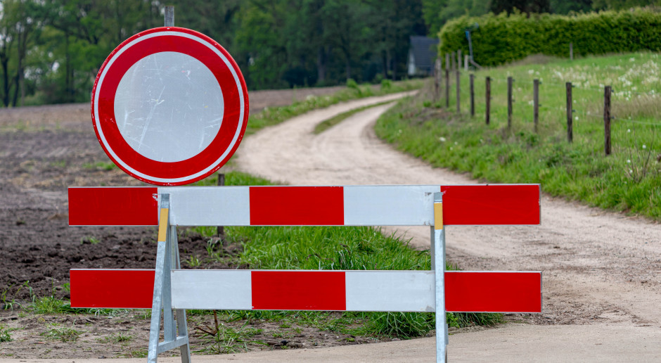 Ustawa antykryzysowa znosi wymóg uzyskiwania decyzji administracyjnej w celu wejścia na prywatny teren, Foto: Shutterstock Wejście na prywatny grunt w czasie epidemii także bez zgody właściciela