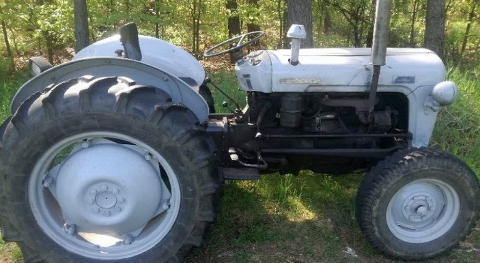 Pieczołowicie odrestaurowany Massey Ferguson z 1957r. wrócił do własciciela, Foto: KPP Międzychód Policja ujęła złodziei odrestaurowanego ciągnika