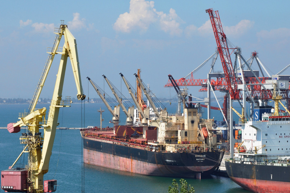 Port w Odessie, załadunek pszenicy, fot. VolodymyrT / Shutterstock.com
