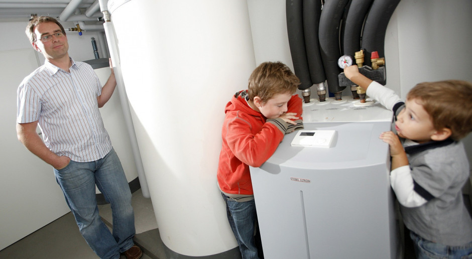 Pomimo wysokich kosztów zakupu i instalacji to właśnie pompy ciepła należą do grupy urządzeń grzewczych najbardziej przyjaznych środowisku, fot. Global Energy Systems, Pixabay Na co zwrócić uwagę przy zakupie pompy powietrznej?