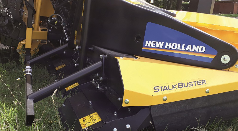 New Holland wprowadził do swojej oferty system niszczący ściernisko kukurydziane podczas zbiorów StalkBuster także w sieczkarniach New Holland