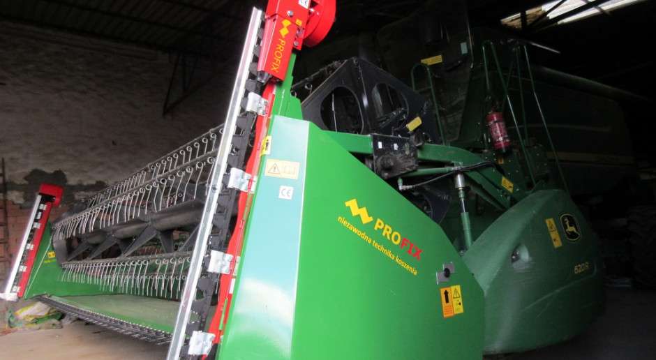 Wśród napędów kos bocznych wyróżniamy trzy warianty: mechaniczny, elektryczny oraz hydrauliczny, fot. materiały prasowe Kosy boczne do rzepaku. Co i za ile?
