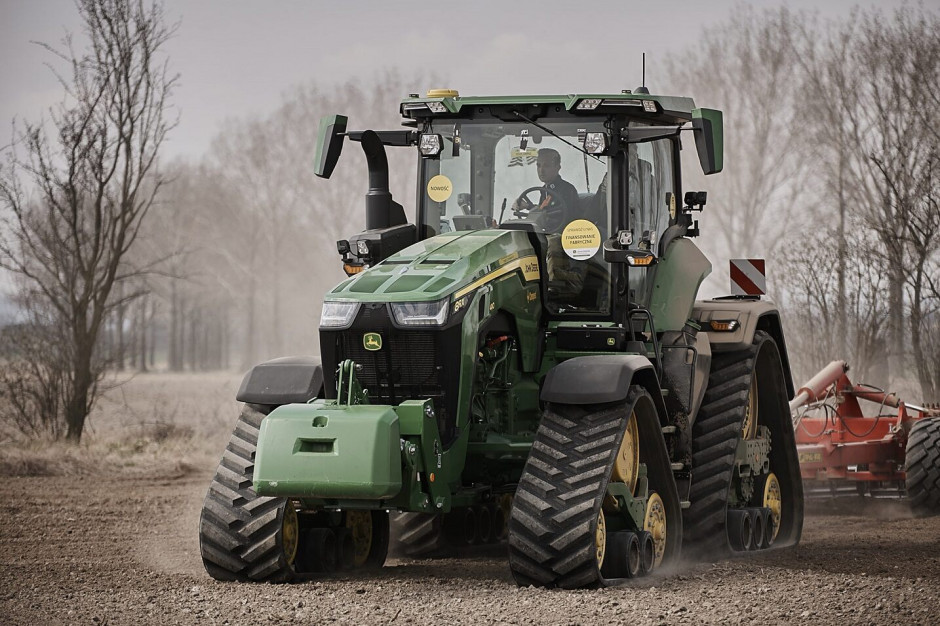 Ciągniki John Deere serii 8RX w ostatnim czasie poddane zostały intensywnym testom w wielu gospodarstwach. fot. materiały prasowe