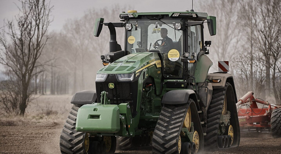 Ciągniki John Deere serii 8RX w ostatnim czasie poddane zostały intensywnym testom w wielu gospodarstwach. fot. materiały prasowe John Deere 8RX – podsumowanie pokazów u rolników