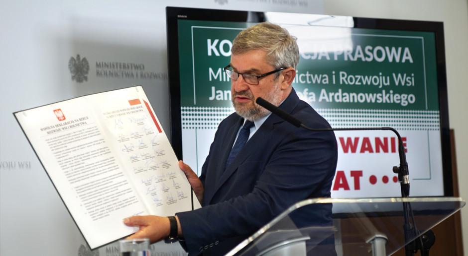 Deklarację na Rzecz Rozwoju Wsi i Rolnictwa podpisał cały rząd, fot. MRiRW Ardanowski: Rolnictwo jest w dobrych rękach