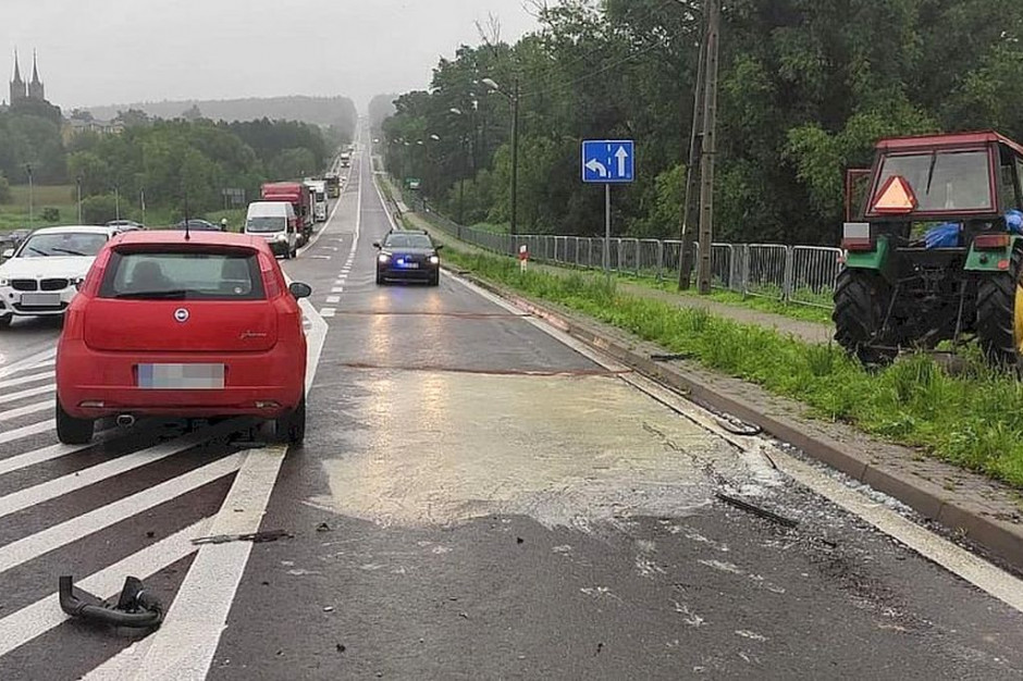 Fiat Nie Wyhamował I Wjechał W Ciągnik 4236