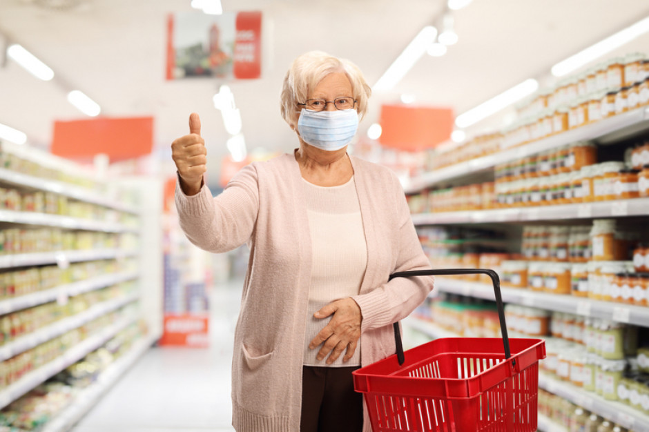 Ministerstwo Zdrowia, Komenda Główna Policji czy inspekcje handlowe przypominają, by ochrona sklepów wypraszała i nie obsługiwała klientów bez maseczek na twarzy, fot. Shutterstock