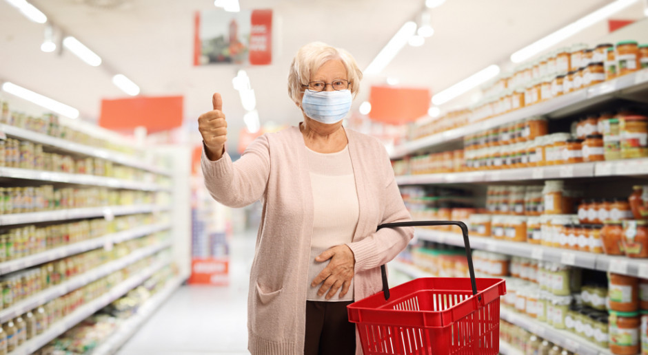 Ministerstwo Zdrowia, Komenda Główna Policji czy inspekcje handlowe przypominają, by ochrona sklepów wypraszała i nie obsługiwała klientów bez maseczek na twarzy, fot. Shutterstock Zakrywanie twarzy to obowiązek