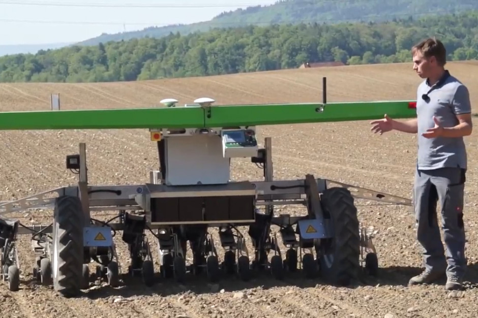 Autonomiczny robot FD20 duńskiej firmy FarmDroid jest napędzany elektrycznie, FarmDroid.