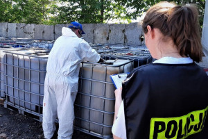 Śląska policja wykryła ponad 100 tys. litrów niebezpiecznych odpadów