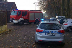 Policjant ugasił płonące ciągniki