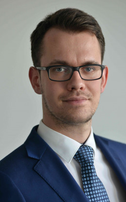 Jakub Olipra, Ekonomista - Departament Analiz Makroekonomicznych, Credit Agricole