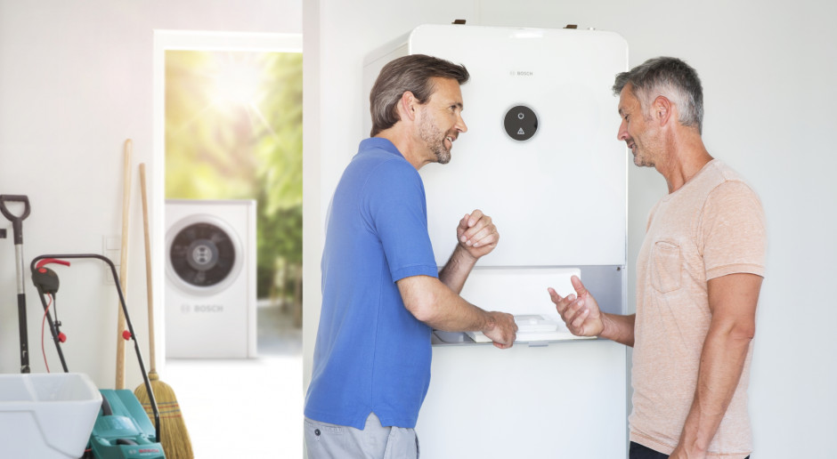 Nowoczesne urządzenia typu powietrze-woda są w stanie z 1 KW pobranej z sieci mocy elektrycznej dostarczyć do 5 KW mocy grzewczej, fot. Bosch Termotechnika 8 powodów, dla których warto zainwestować w powietrzną pompę ciepła