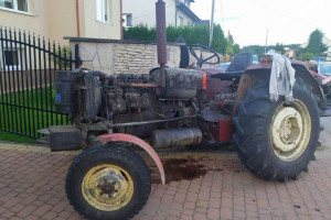 Pijany traktorzysta najechał posesję innego gospodarza