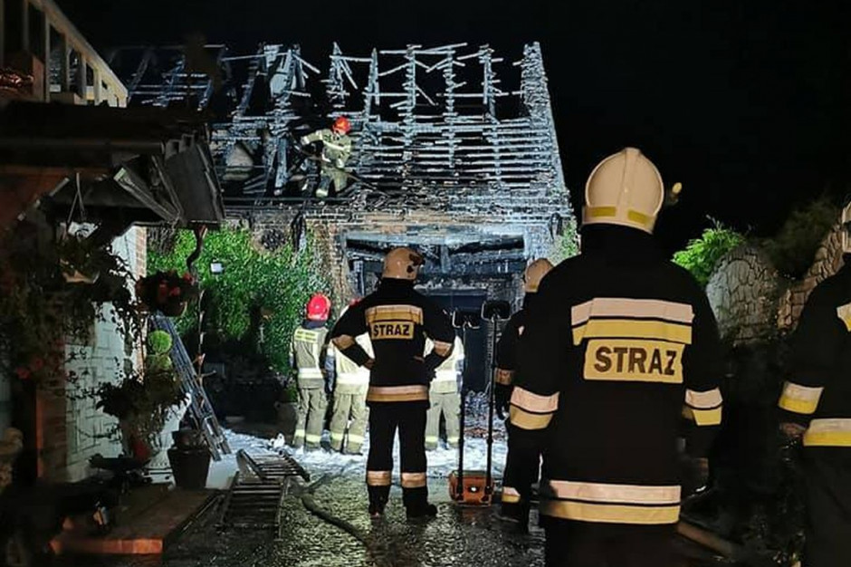 Stodoła spłonęła niemal doszczętnie, fot. OSP Radnica