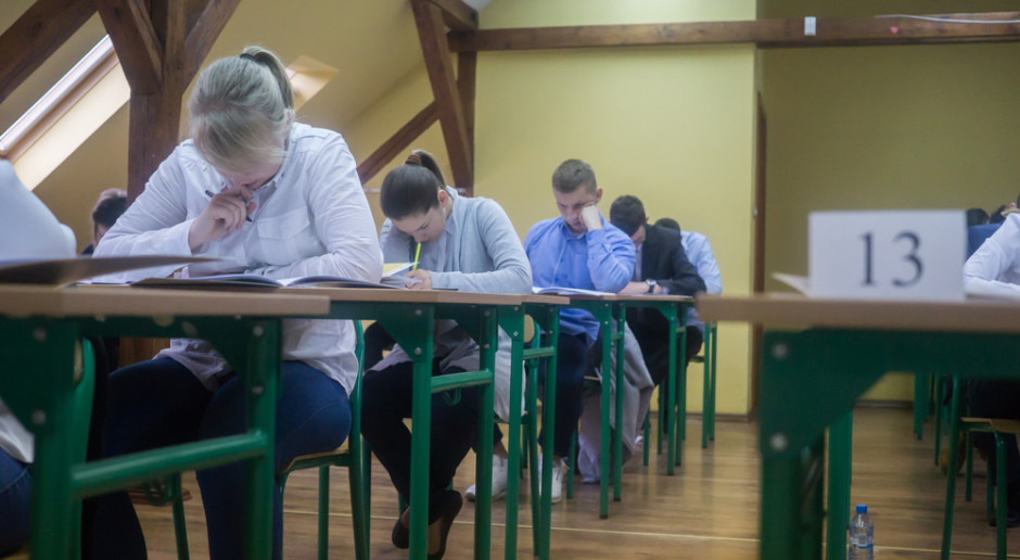 We wtorek maturzyści otrzymają też świadectwa dojrzałości. Sposób ich wręczenia uczniom ustalą dyrektorzy szkół, fot. Magdalenagalkiewicz / Shutterstock.com We wtorek maturzyści poznają wyniki egzaminu