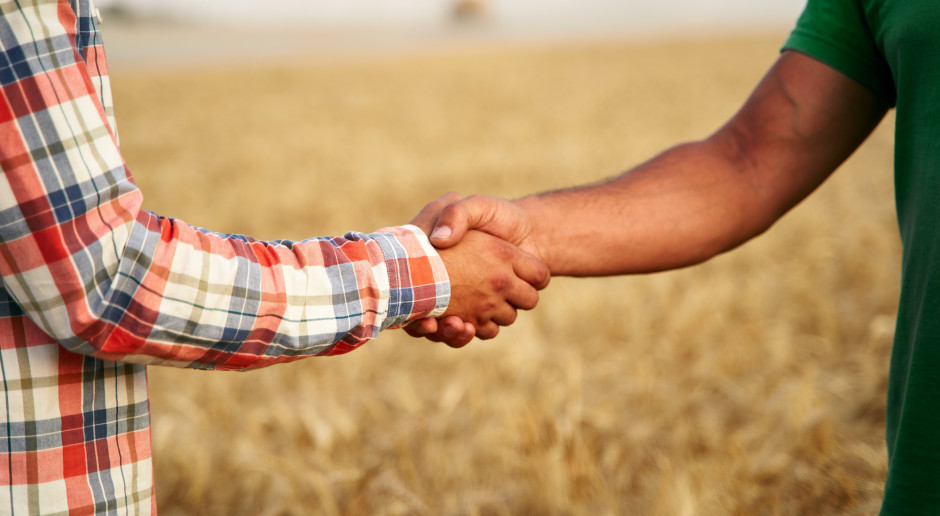 Czy umowa kontraktacji zawarta w formie ustnej jest ważna? Fot. Shutterstock Jak bezpiecznie zawierać umowy kontraktacji?