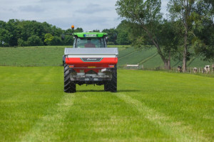 Rozsiewacz z wagą Kverneland Exacta CL EW dla średnich gospodarstw