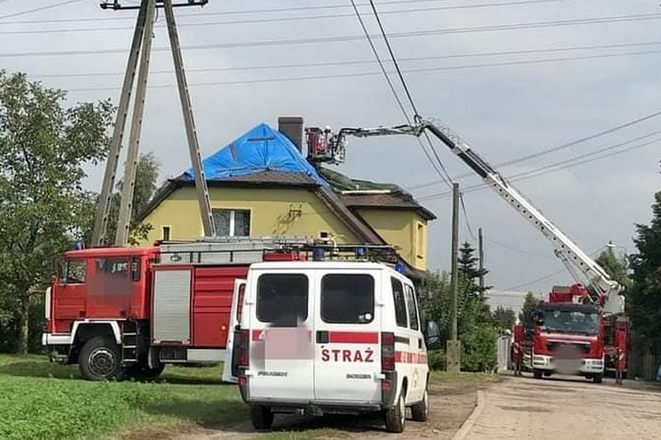 Strażacy ugasili i zabezpieczyli dach budynku, Foto: OSP Ściborzyce Wielkie