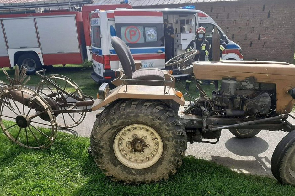 Poszkodowany rolnik trafił do szpitala, fot. KPP Brzozów