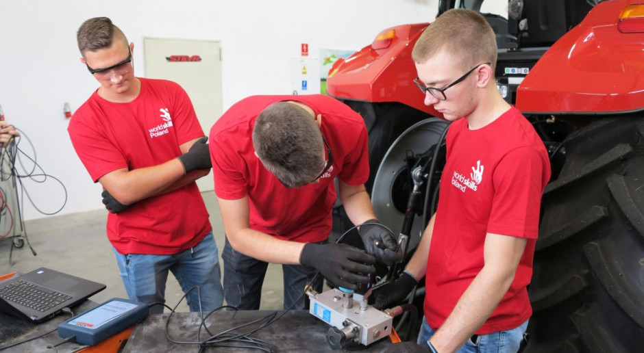 Młodzi mechanicy mieli okazję odbyć szkolenie z zakresu diagnostyki komputerowej oraz wykorzystania oscyloskopu warsztatowego. fot. mat. prasowe Zawody EuroSkills 2020 – ostatnia prosta przed eliminacjami
