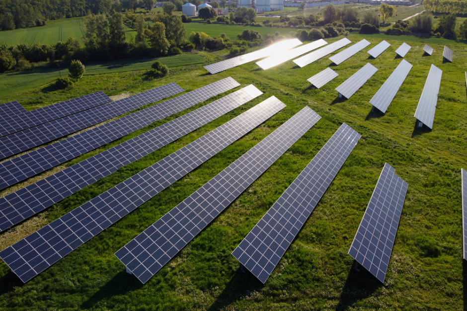 Energa Green Development, spółka zależna Energi z Grupy Orlen, wybiera wykonawcę farmy fotowoltaicznej PV Żuki o mocy zainstalowanej ok. 2,4 MW fot. Shutterstock_