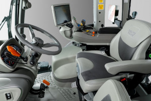 Ciągnik Deutz-Fahr 8280 TTV został zaprojektowany z myślą o dostarczeniu operatorowi jak najlepszego komfortu pracy. fot. mat. prasowe