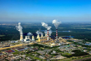 MAE: w 2025 r. globalna produkcja prądu z OZE prześcignie tę z węgla