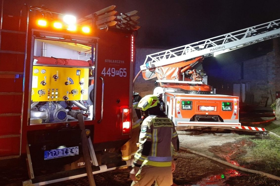 Pożar gospodarstwa gasiło kilkanaście zastępów strażaków, fot. OSP Grodzisk Wlkp.