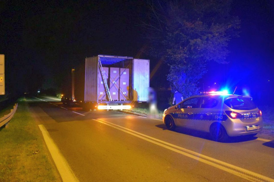Ciężarówkę z ładunkiem tytoniu zatrzymano w pobliżu Łeczycy, fot. Policja