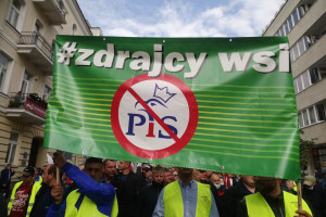 „Stop dyktatury Kaczyńskiego i kota jego”, czyli pod jakimi hasłami protestowali rolnicy?