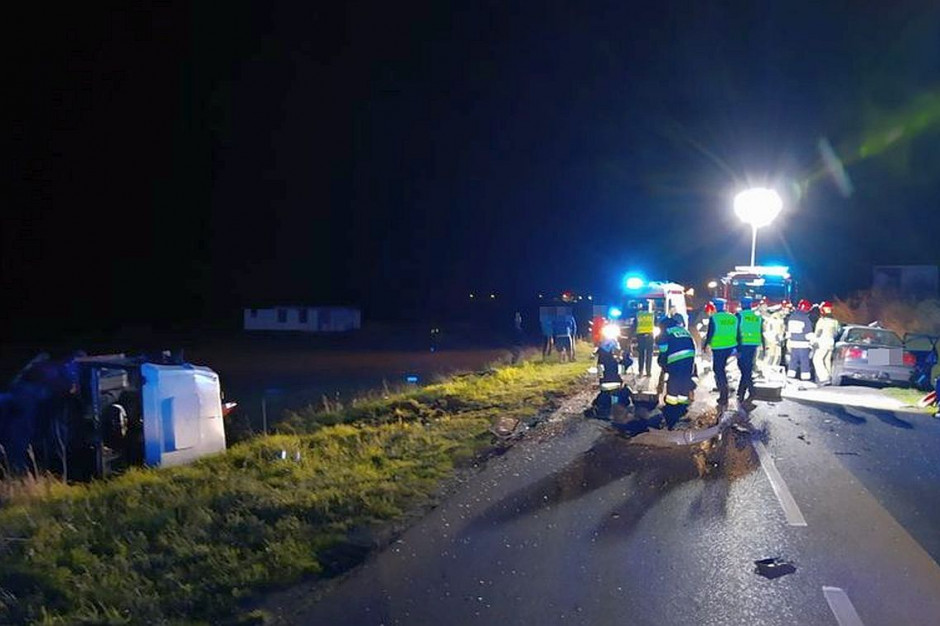 Trzech kierowców w wyniku wypadku trafiło do szpitali, fot. Policja