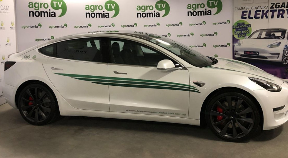 Rozstrzygnięcie loterii Procam i Bio-Gen „Zamiast ciągnika zgarnij elektryka”, fot. Procam Finał loterii rolniczej - nagroda samochód elektryczny